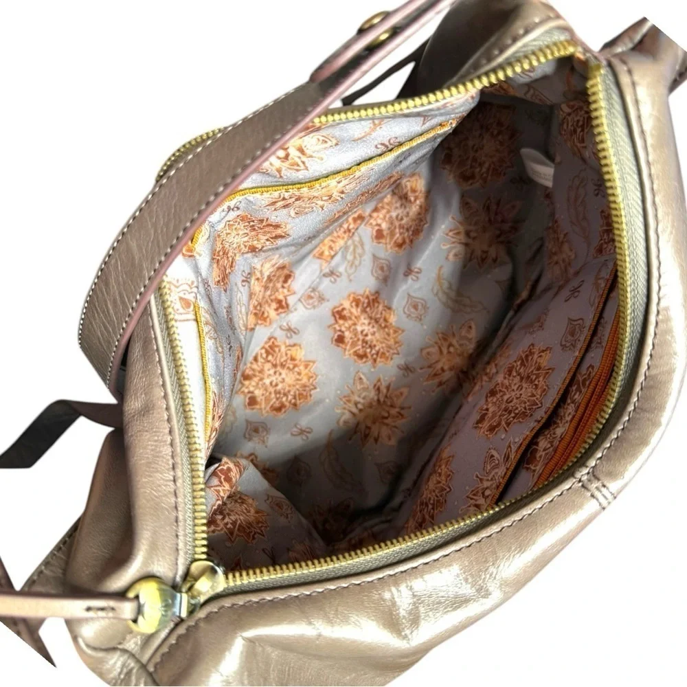 ▶️ HOBO INTERNATIONAL ◀️ Taupe Leather Adjustable Strap Crossbody / Shoulder Bag